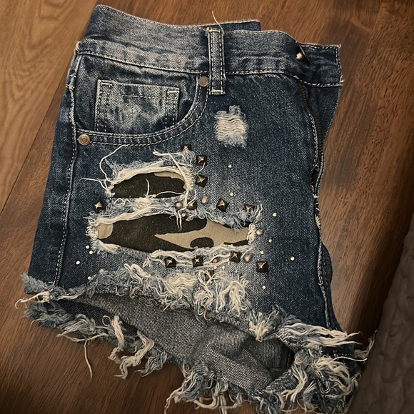 Jean Shorts - Picture 3 of 5
